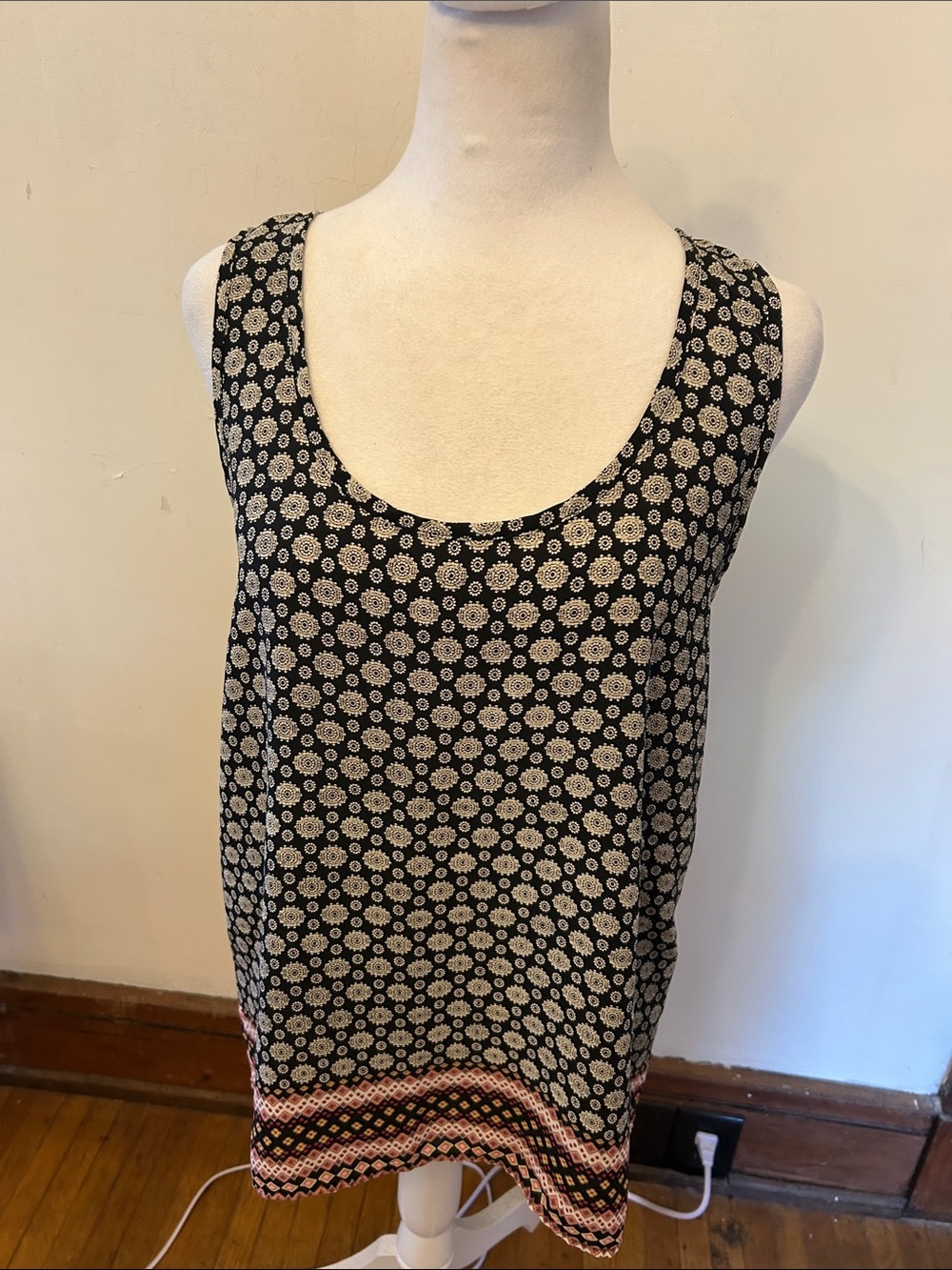 Pleione black sleeveless patterned blouse Size S EUC